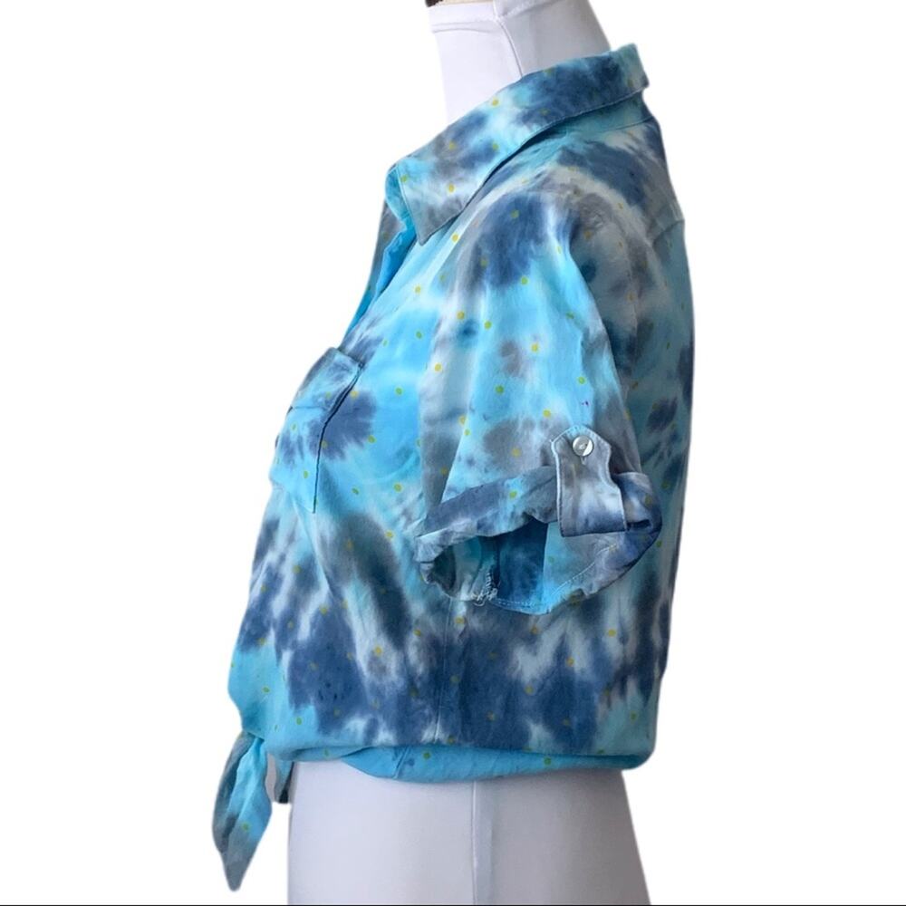 Handmade Custom Dyed Upcycled Japna Button Up Tee - Picture 4 of 6